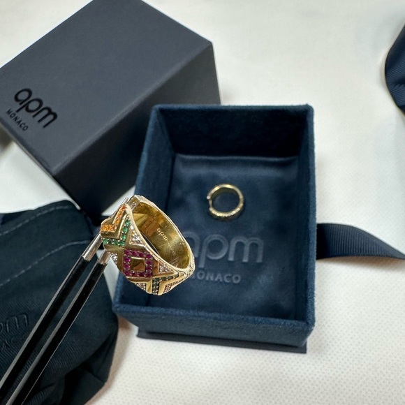 APM Monaco 925 Silver Christmas Edition Hoop Earrings - Picture 2 of 8